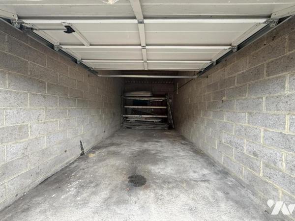 Immeuble de rapport et garages