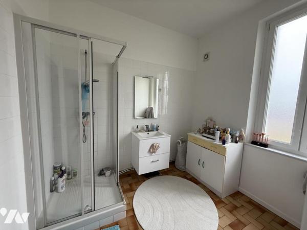 Immeuble de rapport et garages