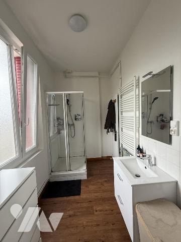 Immeuble de rapport et garages