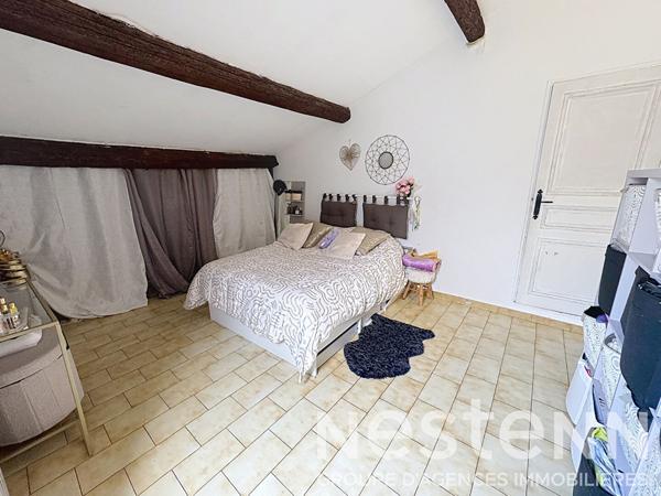 Maison de 126 m², terrasse et T2 indépendant en centre ancien.