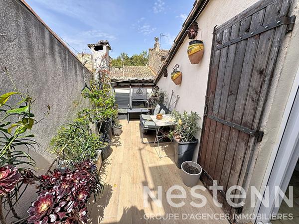 Maison de 126 m², terrasse et T2 indépendant en centre ancien.