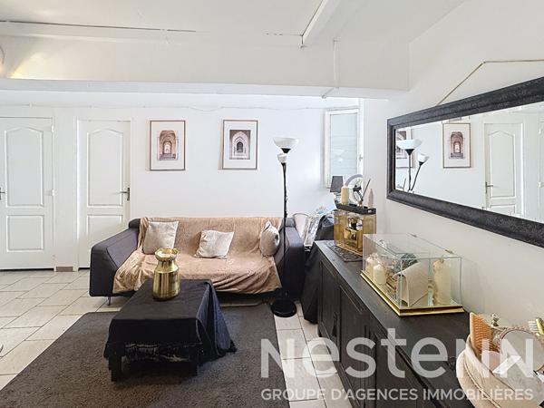 Maison de 126 m², terrasse et T2 indépendant en centre ancien.