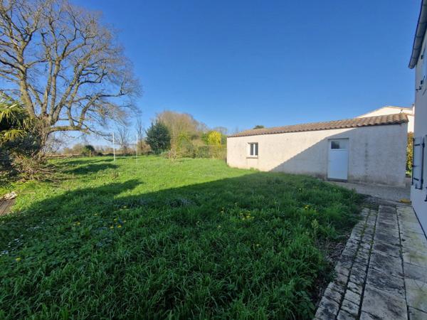 Maison à vendre 6 pièces proche de SURGERES (17)- 152 m² habitables - garage - jardin - piscine