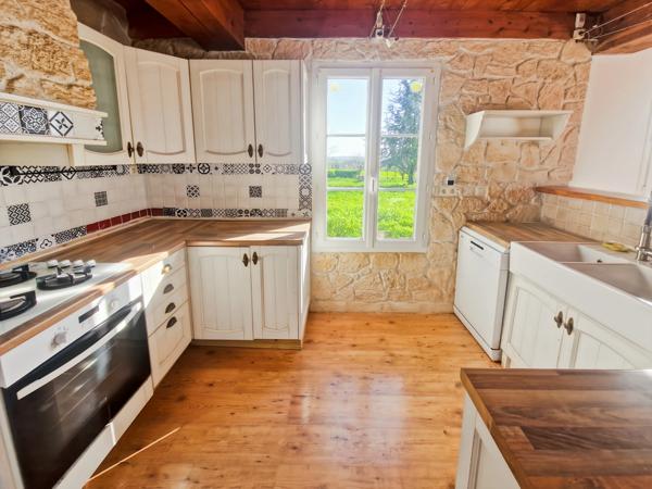 Maison à vendre 6 pièces proche de SURGERES (17)- 152 m² habitables - garage - jardin - piscine