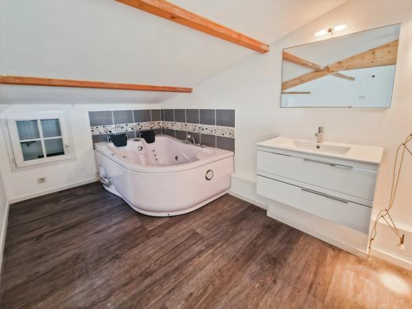 Maison à vendre 6 pièces proche de SURGERES (17)- 152 m² habitables - garage - jardin - piscine