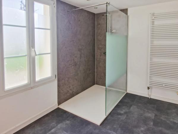 Maison à vendre 6 pièces proche de SURGERES (17)- 152 m² habitables - garage - jardin - piscine