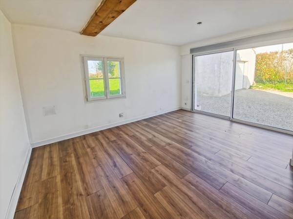 Maison à vendre 6 pièces proche de SURGERES (17)- 152 m² habitables - garage - jardin - piscine