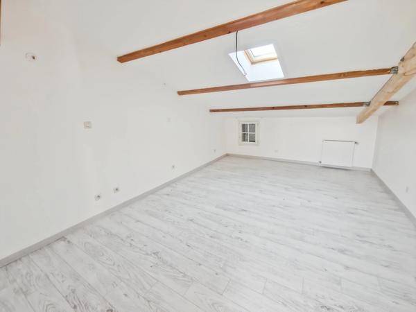 Maison à vendre 6 pièces proche de SURGERES (17)- 152 m² habitables - garage - jardin - piscine