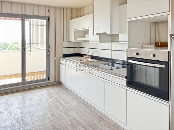 BORDEAUX  CAUDERAN Appartement de trois pièces avec terrasse, balcon ascenseur cave et parking
