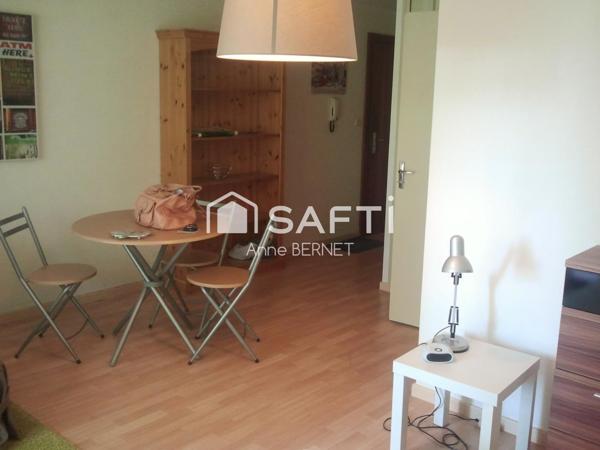 DANS UN TRES BEL IMMEUBLE - AU CALME - GRAND ET LARGE BALCON