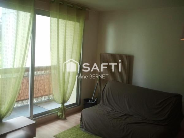 DANS UN TRES BEL IMMEUBLE - AU CALME - GRAND ET LARGE BALCON