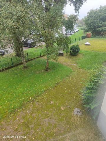 DANS UN TRES BEL IMMEUBLE - AU CALME - GRAND ET LARGE BALCON