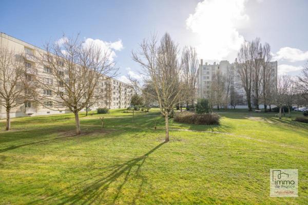 T5 de 81m2 avec cave et jardin collectif