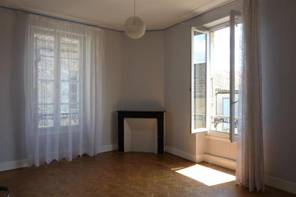 MAISON EN PIERRE LUMINEUSE DANS LE COEUR HISTORIQUE DE LECTOURE