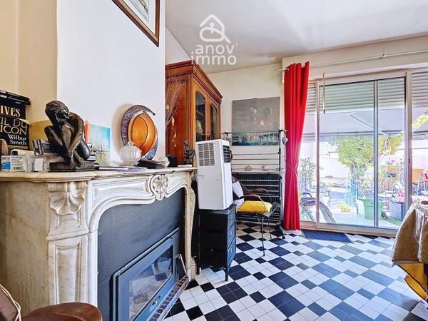 Maison
                                                                                                                                                                                                                                                                                                                        4 pièce(s)                                                                                                                                                                                                          2 chambre(s)                                                                                                                                                                                                          81  m²