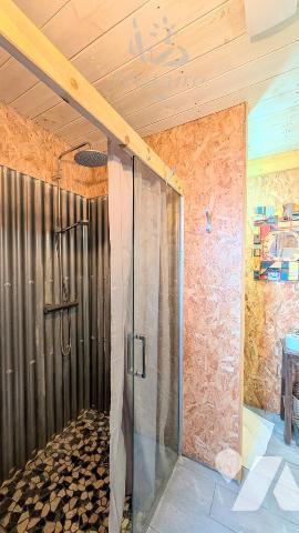 À proximité des plages, charmante maison en pierre rénovée avec dépendance et jardin sur 1340m2