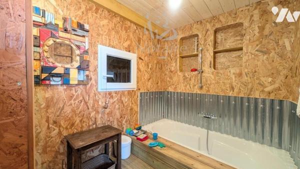 À proximité des plages, charmante maison en pierre rénovée avec dépendance et jardin sur 1340m2