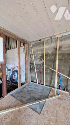 À proximité des plages, charmante maison en pierre rénovée avec dépendance et jardin sur 1340m2