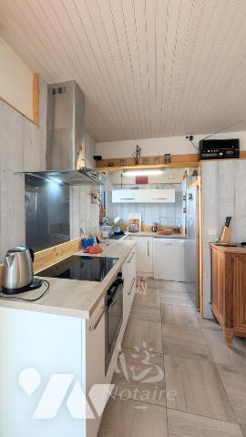 À proximité des plages, charmante maison en pierre rénovée avec dépendance et jardin sur 1340m2