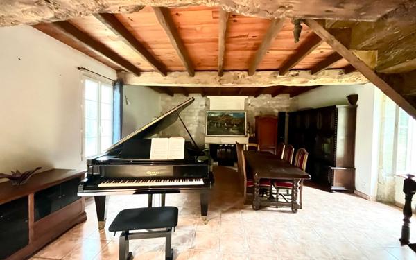 Maison à vendre    9 pièces •  Saintes