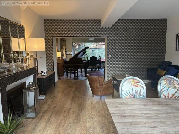 Vente                                                      Maison
                        
                     6 pièces                      186 m2                     à Marmande