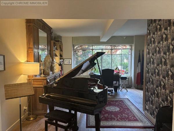 Vente                                                      Maison
                        
                     6 pièces                      186 m2                     à Marmande