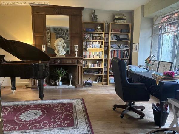 Vente                                                      Maison
                        
                     6 pièces                      186 m2                     à Marmande