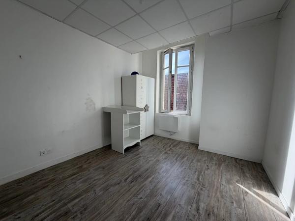 Location                                                      Appartement
                        
                     4 pièces                      71 m2                     à Neuilly-Saint-Front