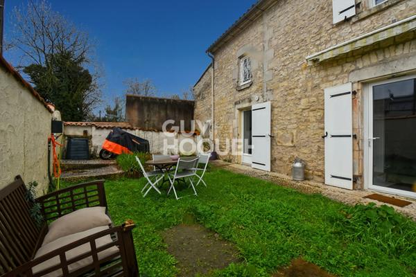 Belle demeure en pierre 1900 - 2 logements indépendants - 6km Centre de La Rochelle (Quartier St Nicolas)