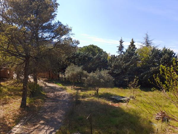 Robion (84440) TERRAIN CONSTRUCTIBLE AU PIED DU LUBERON