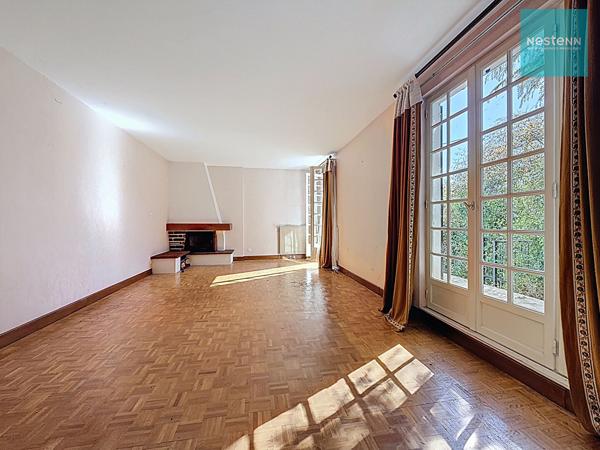 Amboise, maison traditionnelle 5 chambres sur 839m² de terrain.
