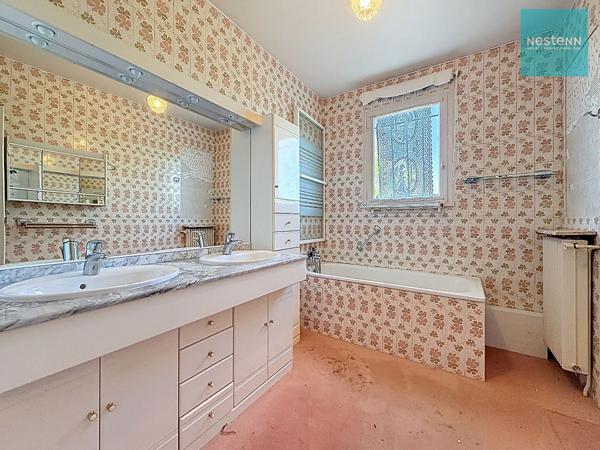 Amboise, maison traditionnelle 5 chambres sur 839m² de terrain.