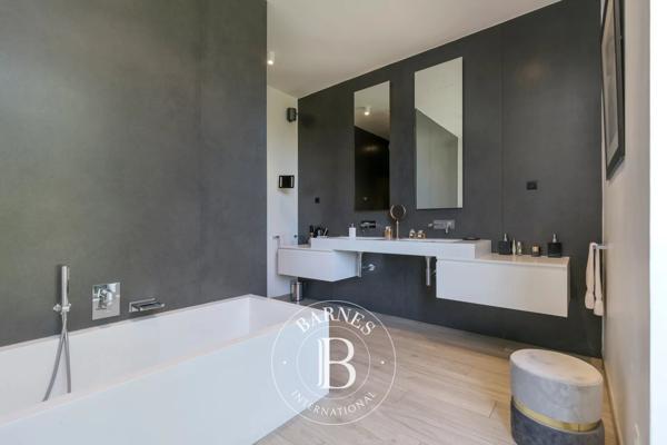 Issy-les-Moulineaux, Maison 4 Chambres -  253 m² à vendre