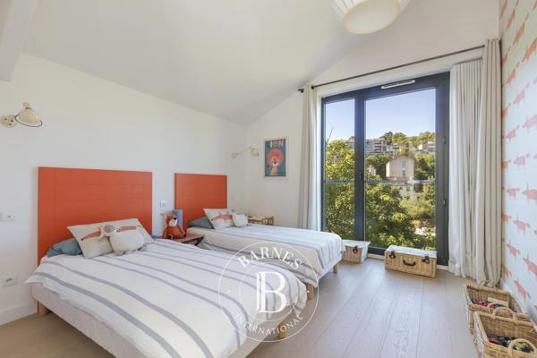 Issy-les-Moulineaux, Maison 4 Chambres -  253 m² à vendre