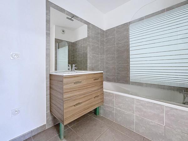 Appartement récent, au calme, ascenseur et grande terrasse