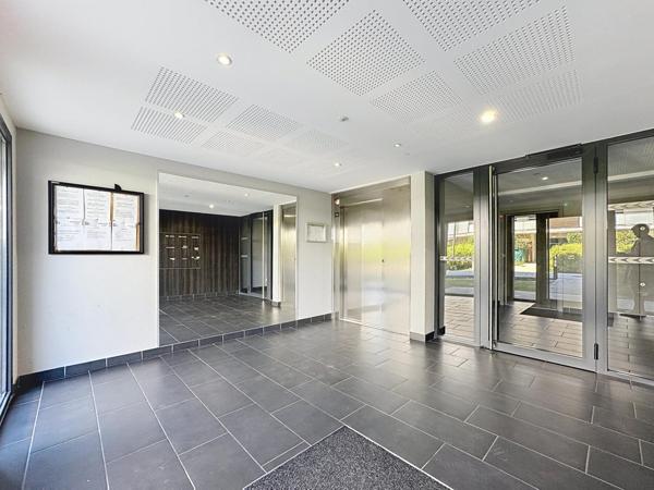 Appartement récent, au calme, ascenseur et grande terrasse