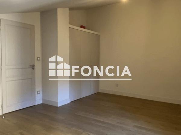 Location Appartement 3 pièces 75.05 m² - 14 RUE DE L'HOPITAL Villeneuve Les Avignon 30400