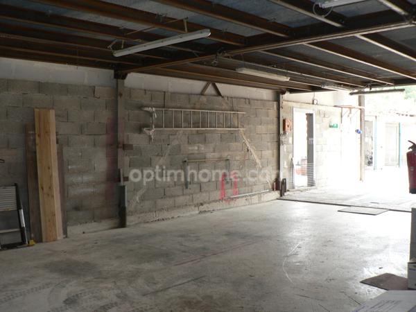 Chateauneuf-les-Martigues, ZAC La Valampe : Locaux professionnels, bureaux, ateliers, hangars + Maison avec piscine