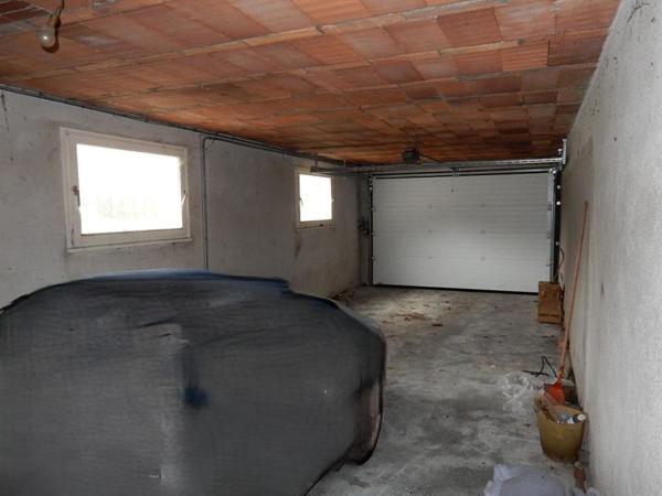 Saint-Julien-Chapteuil  43260  maison traditionnelle de 1972 sur deux niveaux élevés sur sous-sol  302 m² habitables 6 chambres sur 1613m² de terrain