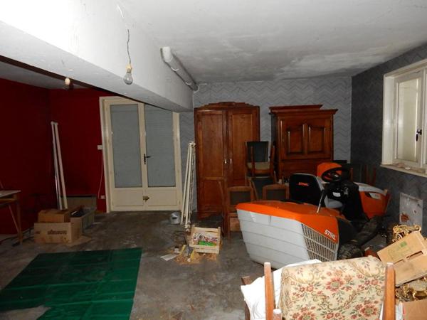 Saint-Julien-Chapteuil  43260  maison traditionnelle de 1972 sur deux niveaux élevés sur sous-sol  302 m² habitables 6 chambres sur 1613m² de terrain