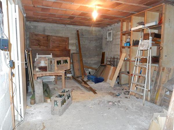 Saint-Julien-Chapteuil  43260  maison traditionnelle de 1972 sur deux niveaux élevés sur sous-sol  302 m² habitables 6 chambres sur 1613m² de terrain