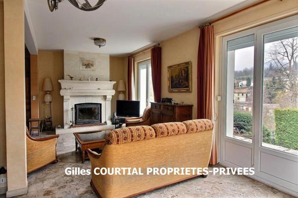 Saint-Julien-Chapteuil  43260  maison traditionnelle de 1972 sur deux niveaux élevés sur sous-sol  302 m² habitables 6 chambres sur 1613m² de terrain