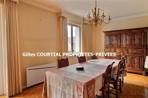 Saint-Julien-Chapteuil  43260  maison traditionnelle de 1972 sur deux niveaux élevés sur sous-sol  302 m² habitables 6 chambres sur 1613m² de terrain