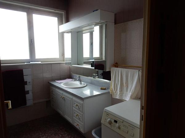 Saint-Julien-Chapteuil  43260  maison traditionnelle de 1972 sur deux niveaux élevés sur sous-sol  302 m² habitables 6 chambres sur 1613m² de terrain