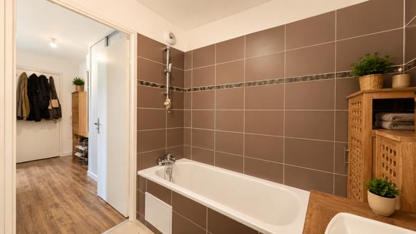 Appartement
         3 pièces
        - 64 m² 229 000 € *