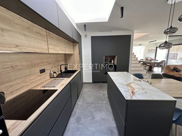 Carqueiranne (83320) Villa neuve avec superbes prestations dans un secteur résidentiel calme