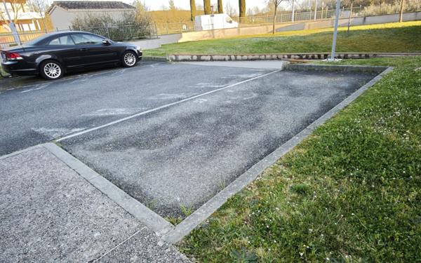 Stationnement à vendre    16,50 m2 Léguevin