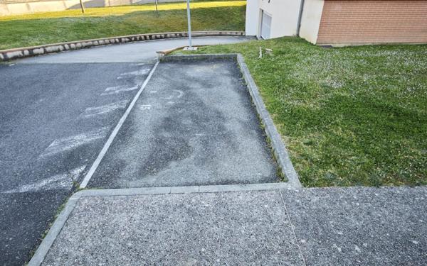 Stationnement à vendre    16,50 m2 Léguevin