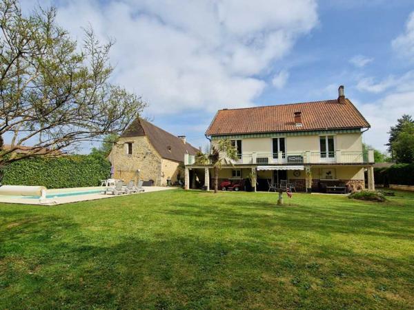 Maison ancienne - Le bugue Propriété avec Maison d'habitation, Maison d'amis, Studio, Piscine, parc et jardin 7418m2 jusqu'à la rivière.