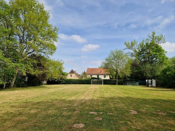 Maison ancienne - Le bugue Propriété avec Maison d'habitation, Maison d'amis, Studio, Piscine, parc et jardin 7418m2 jusqu'à la rivière.